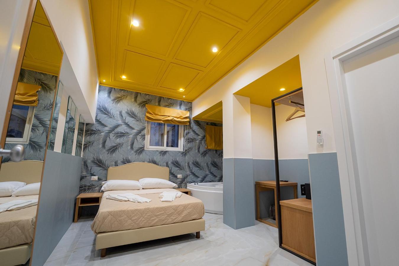 Greros H. Rooms Napoli Centro By Clapa Group Dislocated Hospitality Zewnętrze zdjęcie
