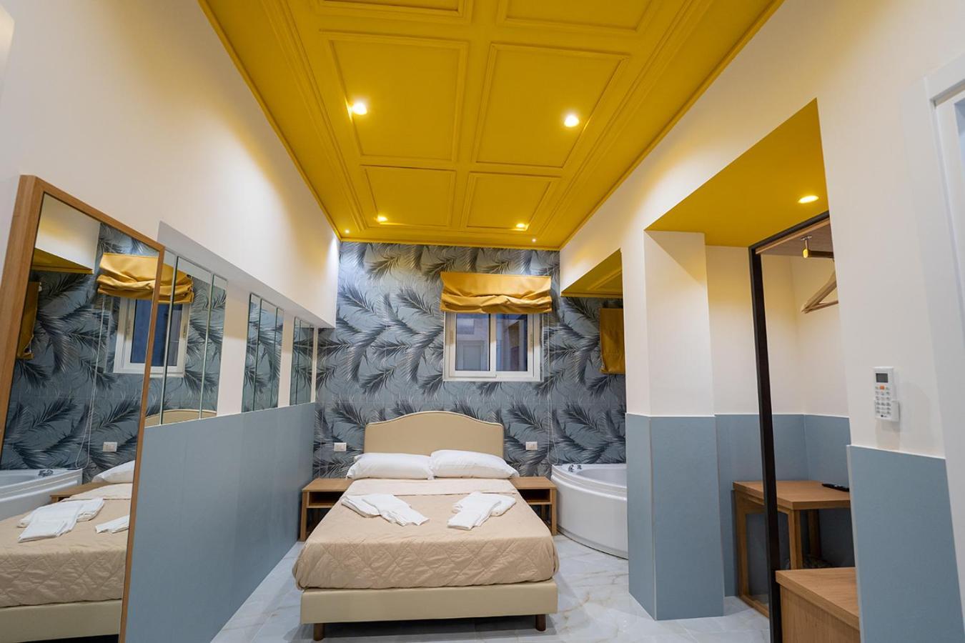 Greros H. Rooms Napoli Centro By Clapa Group Dislocated Hospitality Zewnętrze zdjęcie